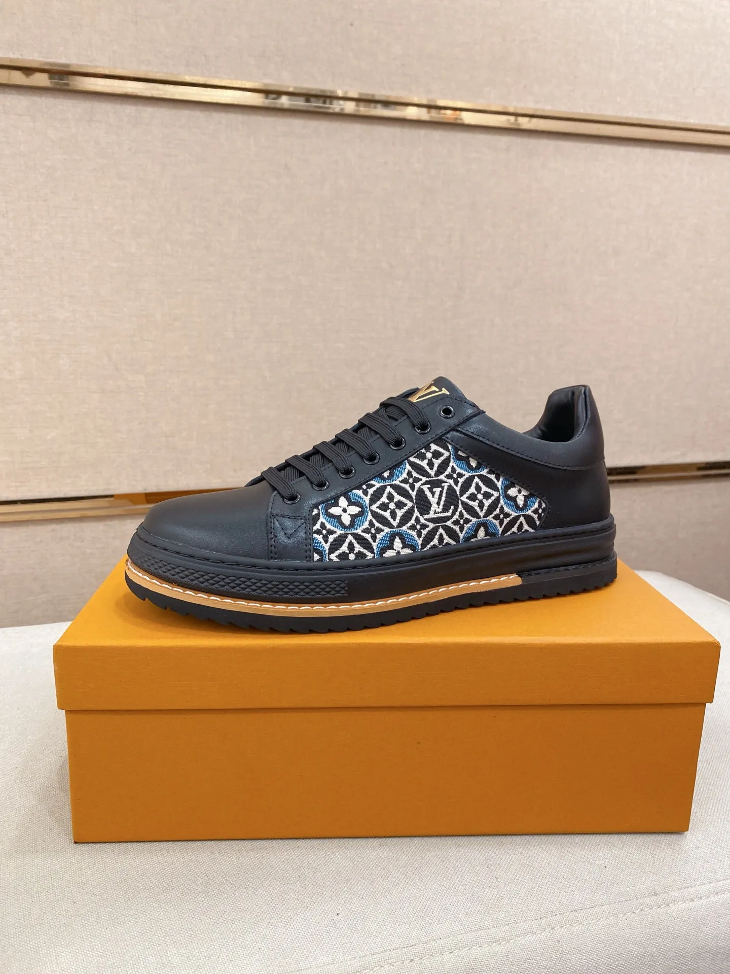 Men's clothing and shoes 400💰Louis Vuitton (Louis Vuitton/LV) top 🔍🔍 new models are on sale at the same time, the upper 🇮🇹 imported first-layer cowhide from Italy, fully imported sheepskin lining 💪💪, completely 1⃣️ to 1 ⃣️Re-engraved🇮🇹💪💪, ⚠Sole: The original sole is specially provided by the original factory, the exclusive movable molded sole is super comfortable, ⚠The original factory follows the order, 🔍🔍high quality, you can enter and exit the counter at will, welcome to compare⚠. Code number:38-44